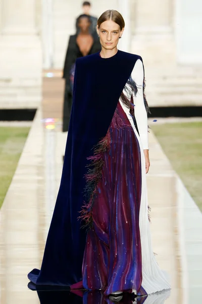 Look 3